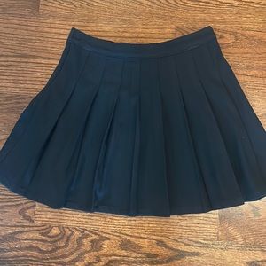 Hollister black ultra high rise skirt size medium never worn